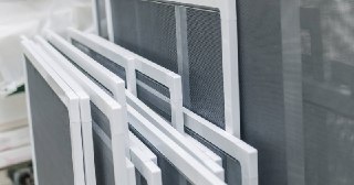 Москитные сетки на пластиковые окна Крымск купить по цене от 930 руб.